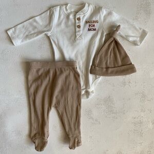 NWOT Baby Gear 3 Piece Outfit Set “Falling for Mom” Size 0-3 Months